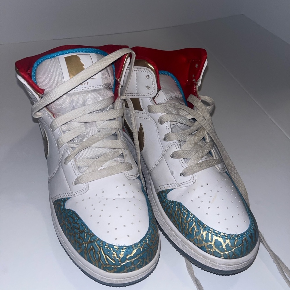 Jordan 1 mid sneaker school nc to Chicago